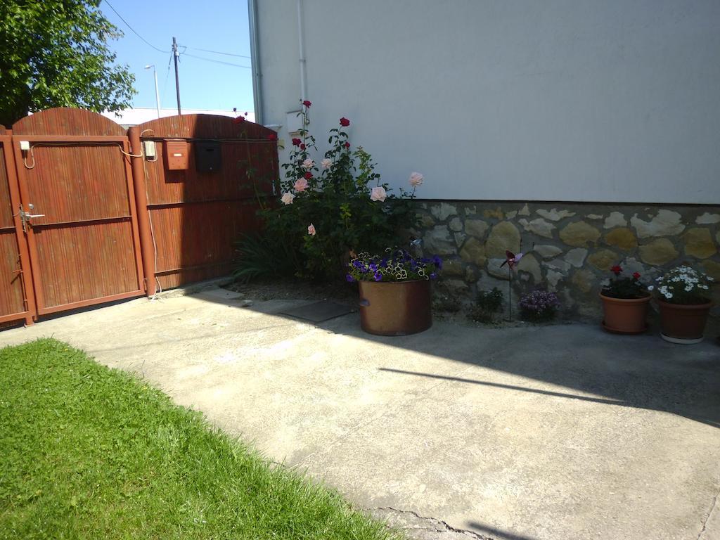 Budai Vam Apartmanhaz ペーチ エクステリア 写真